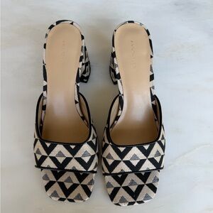 Ann Taylor Black & Cream Geometric Block Heel Mules NWOT 7.5